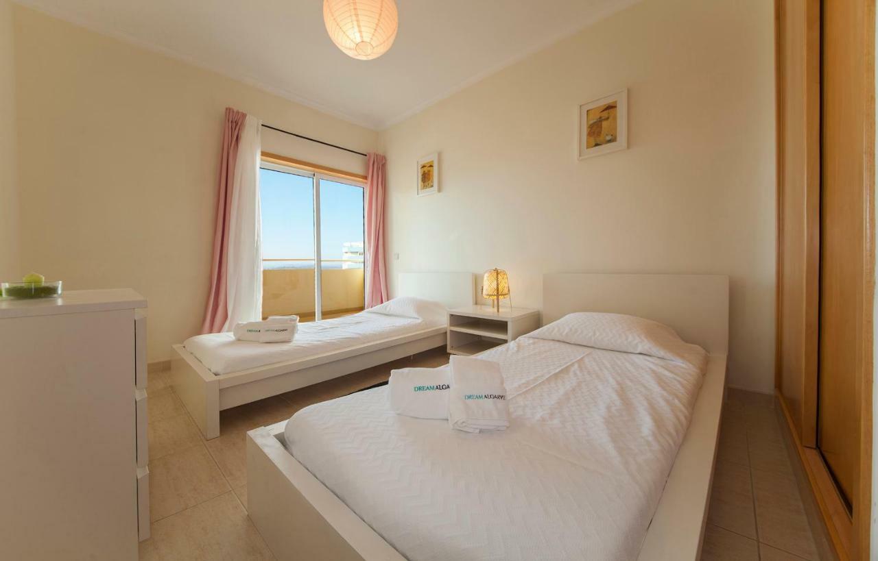 Pangsapuri 70 m² dengan 2 bilik tidur dan 2 bilik mandi peribadi di Praia do Vau Portimao Luaran gambar
